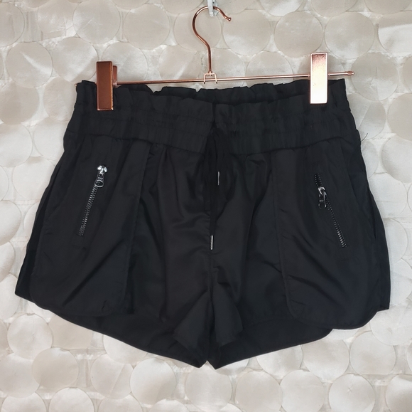 lorna jane shorts black